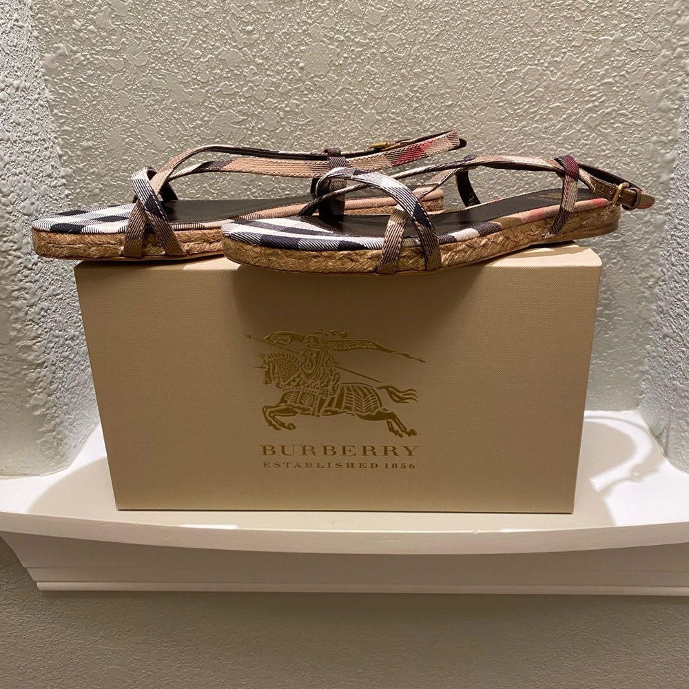 NEW IN BOX authentic Burberry Porsum strappy sandals size 8/39